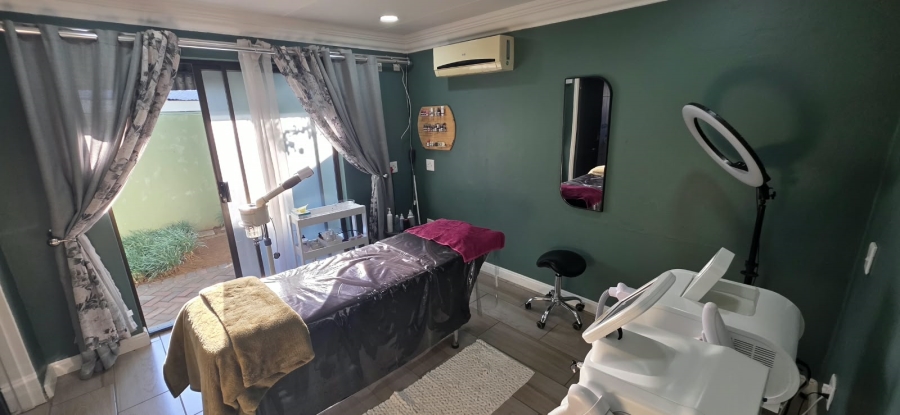 6 Bedroom Property for Sale in Parys Free State